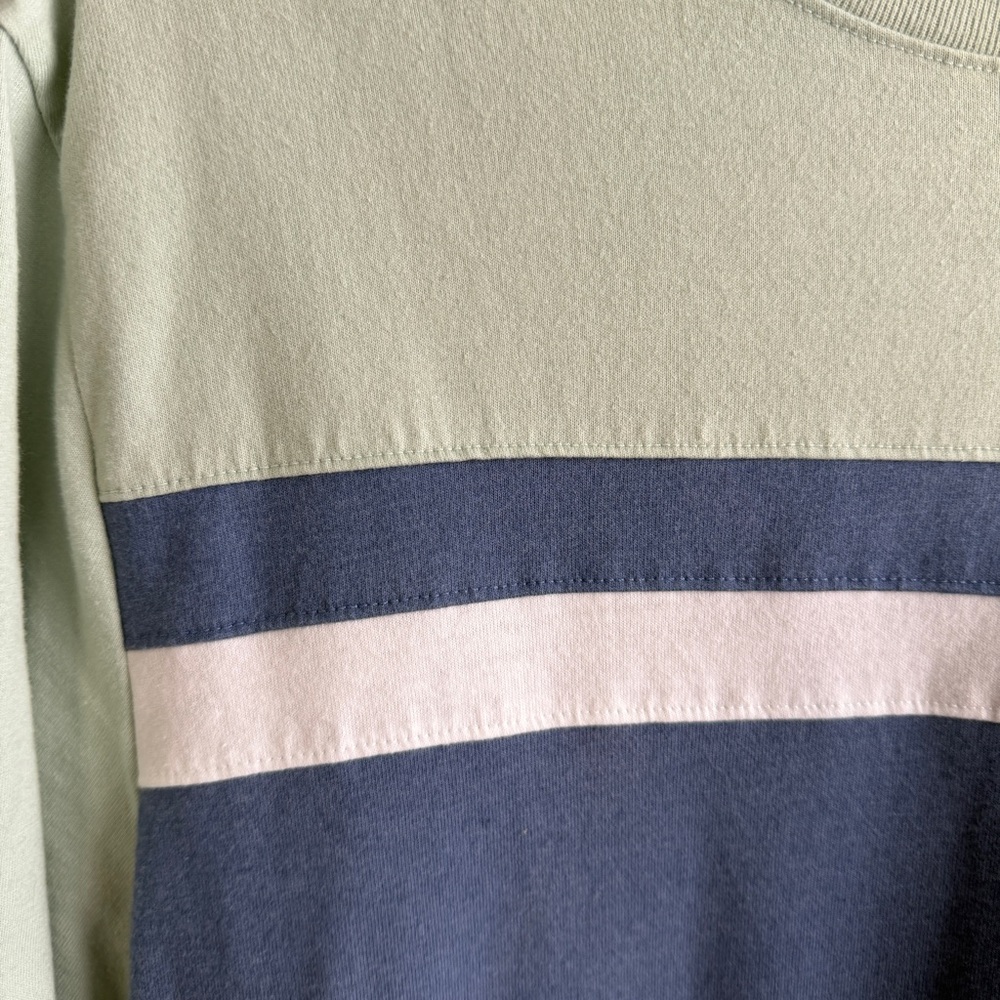 Izod Saltwater striped short sleeve tee size medium - Picture 2 of 5